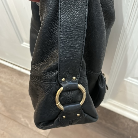 Michael Kors large black w/ gold trim leather purse in excellent condition - Picture 6 of 11